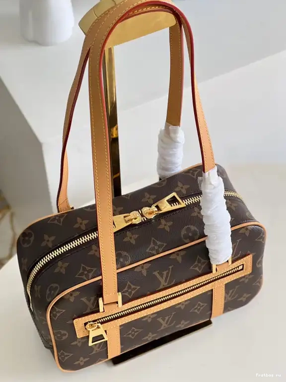 First bag ru LOUIS CITE VUITTON 0617